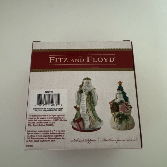 FITZ & FLOYD Holiday Home Green Santa Salt and Pepper Set - Picture 5 of 6